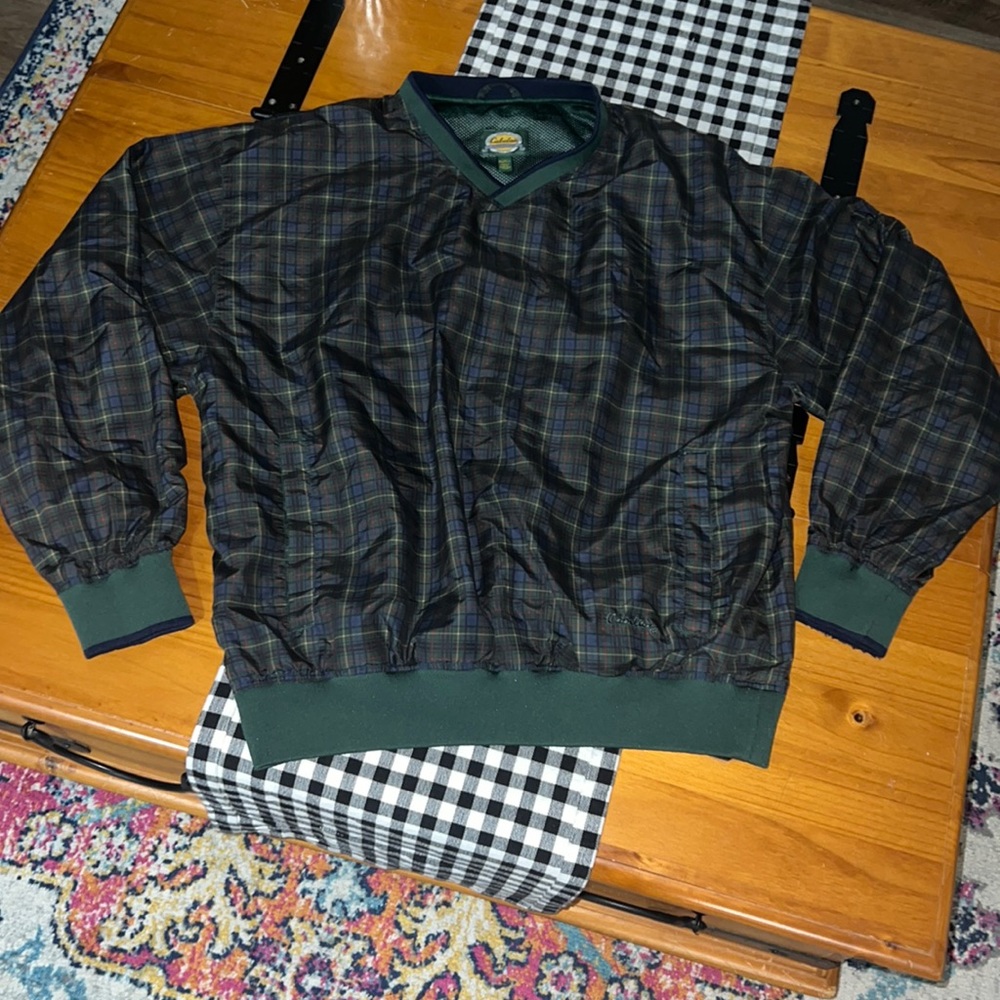 Oversized vintage Cabela’s plaid crew neck windbreaker w/ pockets in a size L!
